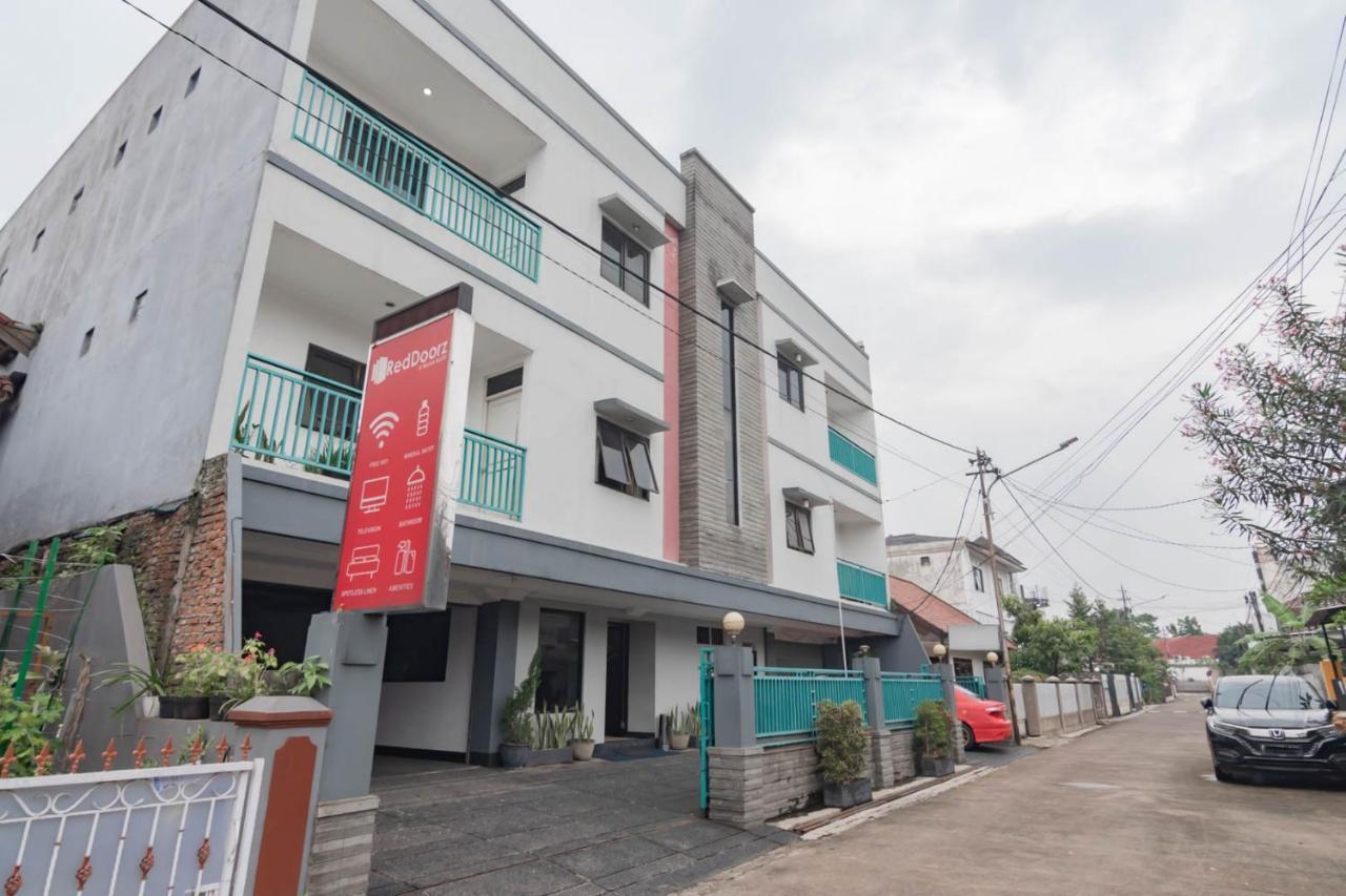 בנדונג Reddoorz Plus At Buah Batu מראה חיצוני תמונה