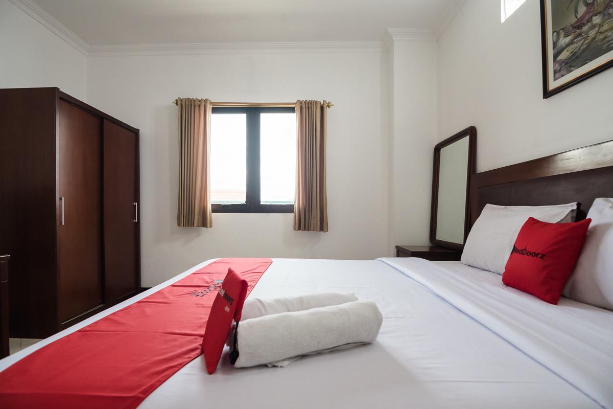 בנדונג Reddoorz Plus At Buah Batu מראה חיצוני תמונה
