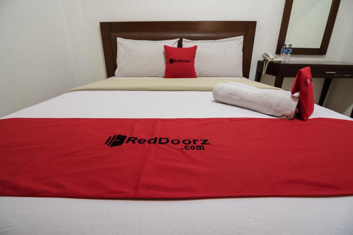 בנדונג Reddoorz Plus At Buah Batu מראה חיצוני תמונה