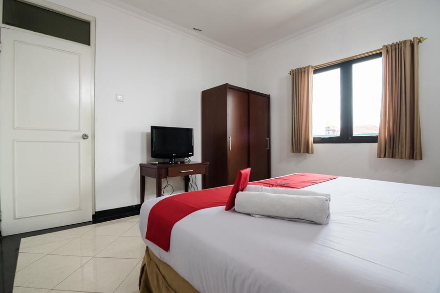 בנדונג Reddoorz Plus At Buah Batu מראה חיצוני תמונה