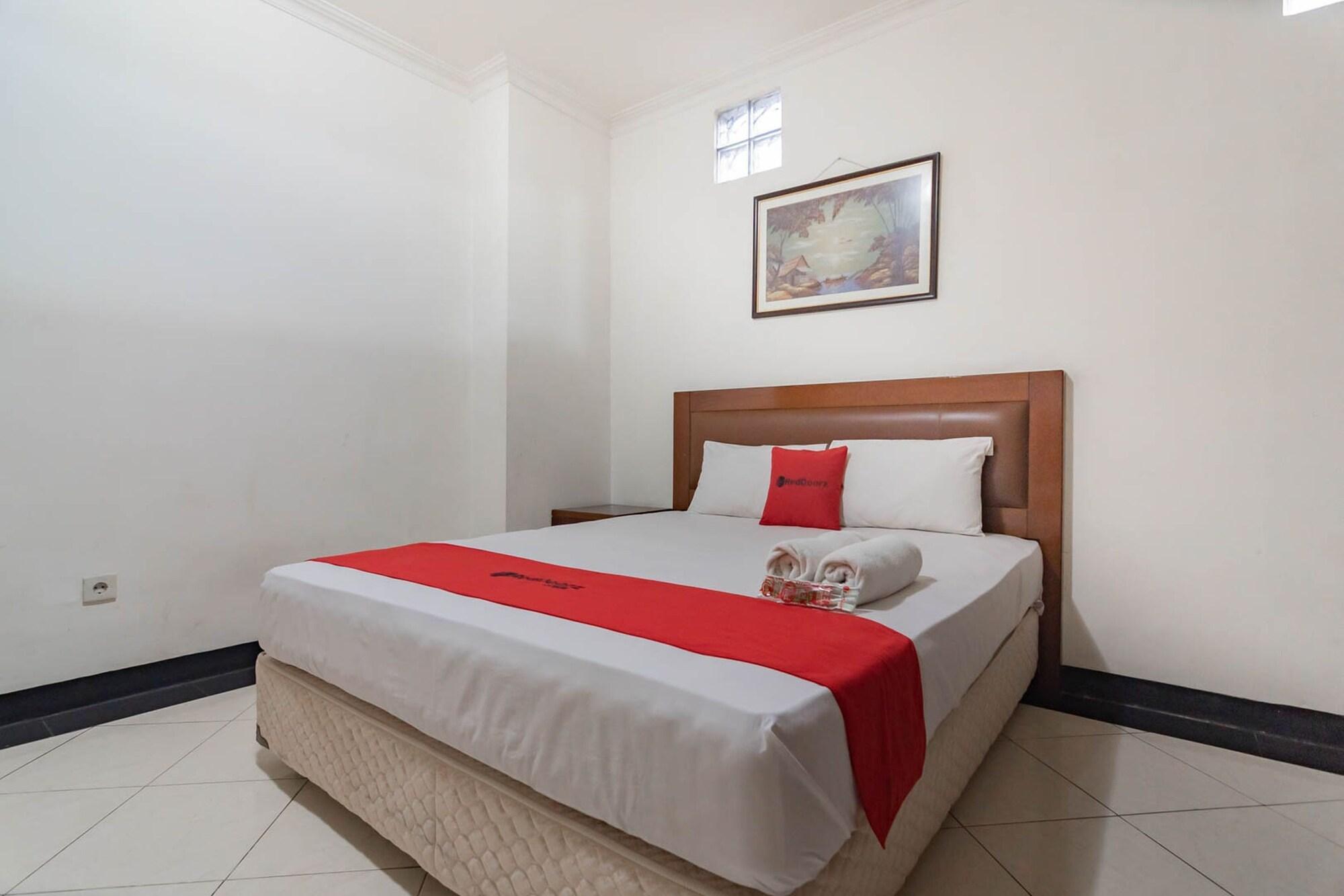 בנדונג Reddoorz Plus At Buah Batu מראה חיצוני תמונה