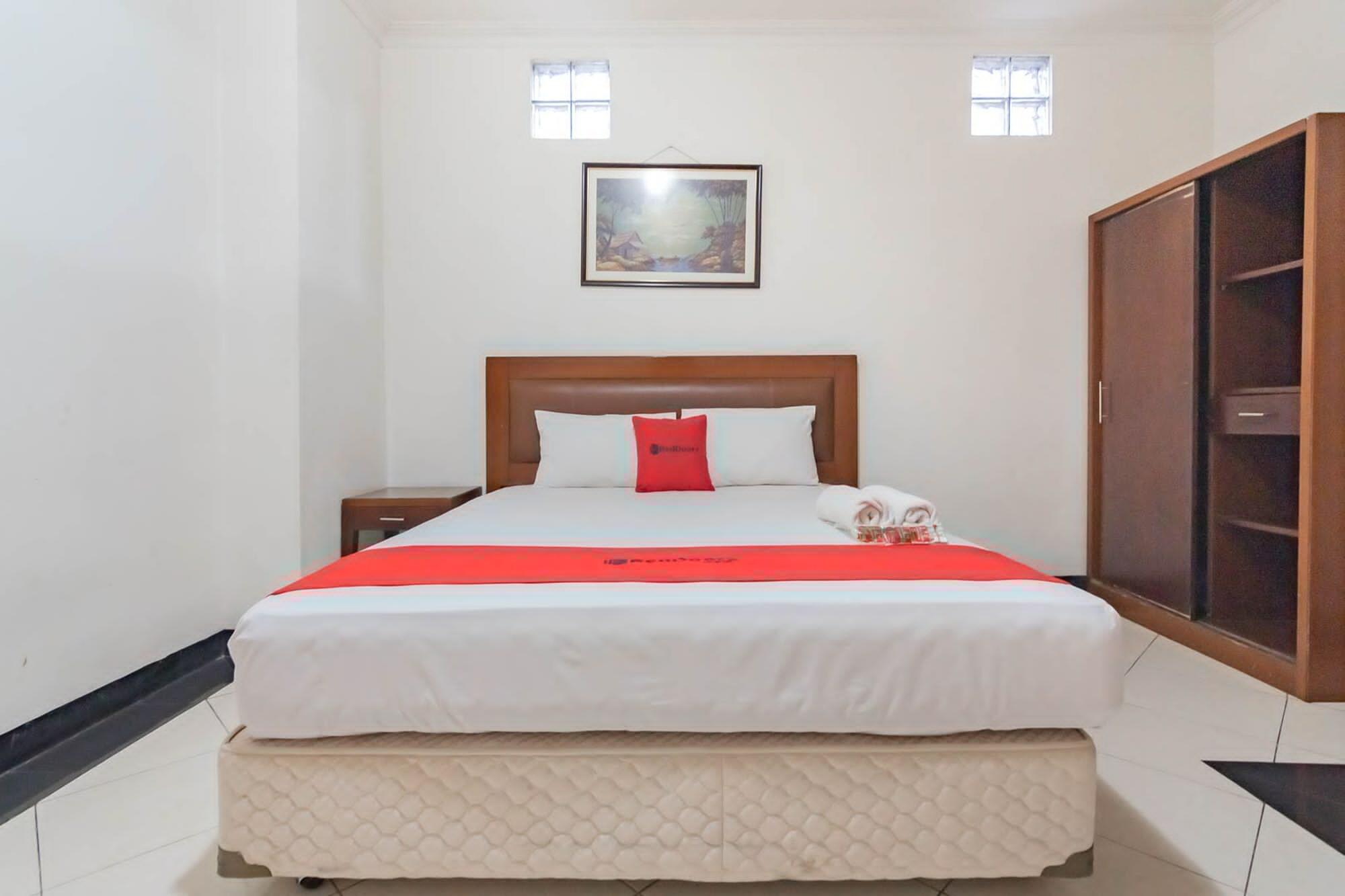 בנדונג Reddoorz Plus At Buah Batu מראה חיצוני תמונה