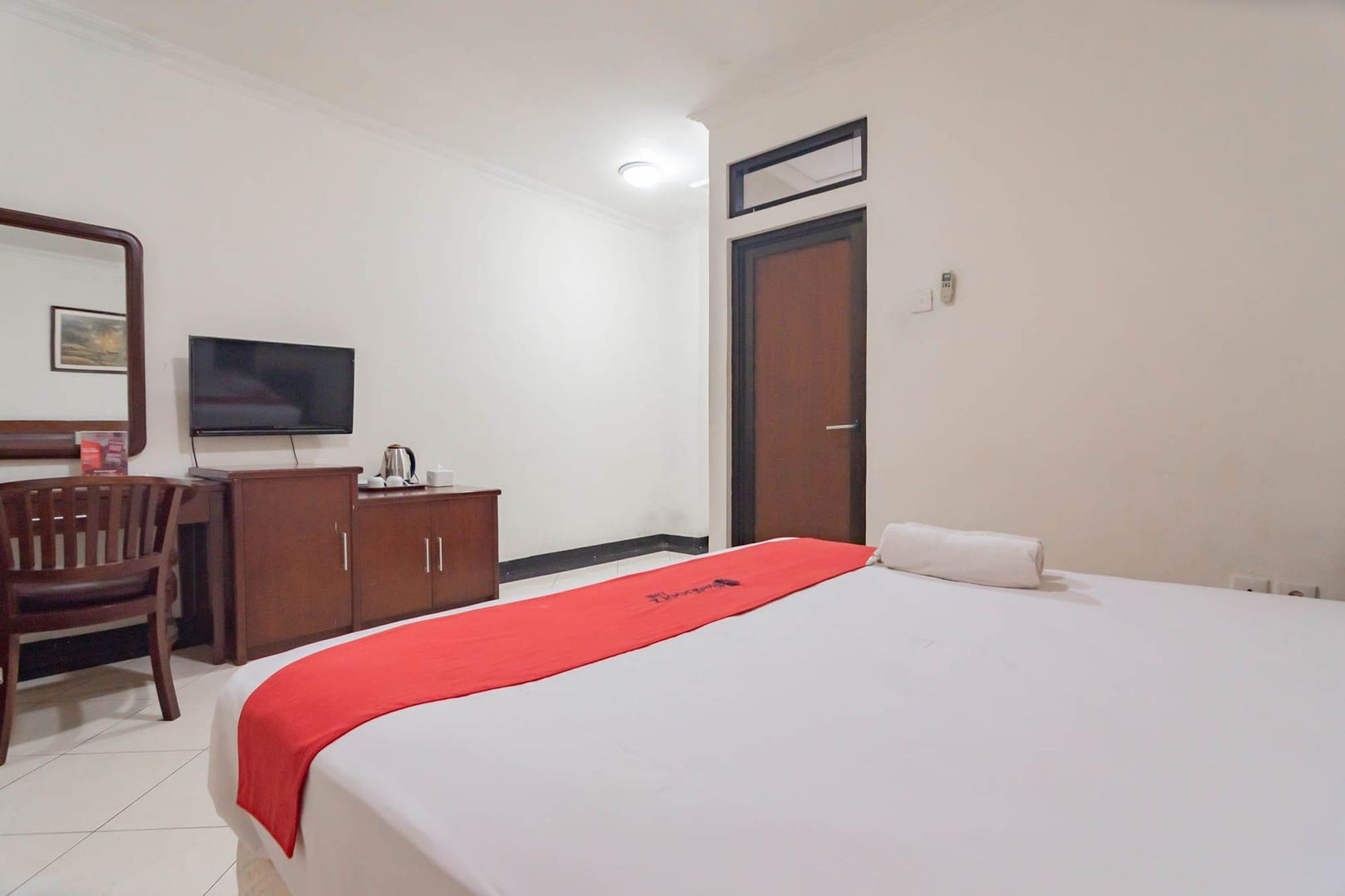 בנדונג Reddoorz Plus At Buah Batu מראה חיצוני תמונה