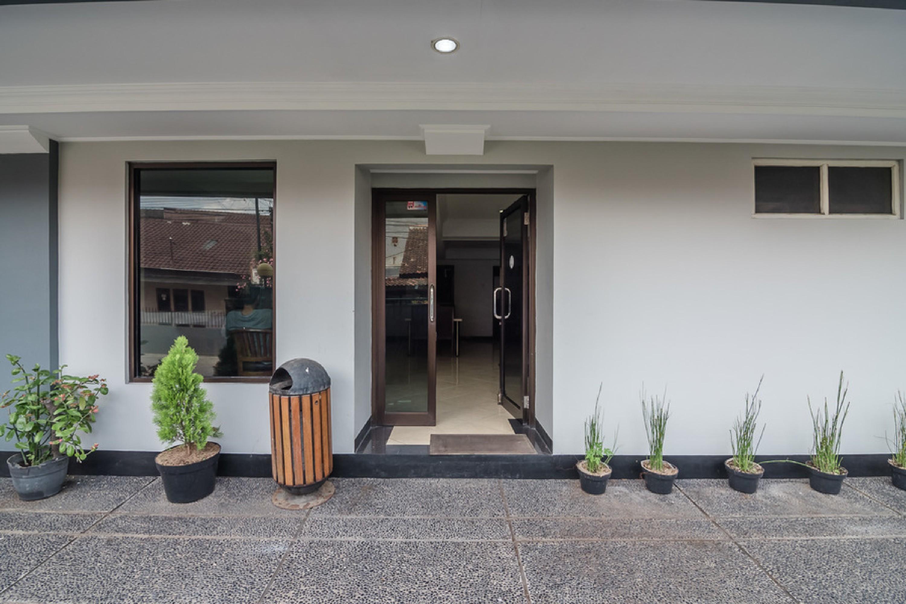 בנדונג Reddoorz Plus At Buah Batu מראה חיצוני תמונה